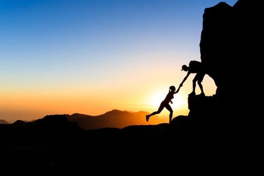 Couple-Hiking-1024x683