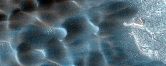 seasonal-dunes-on-mars-nicknamed-buzzel