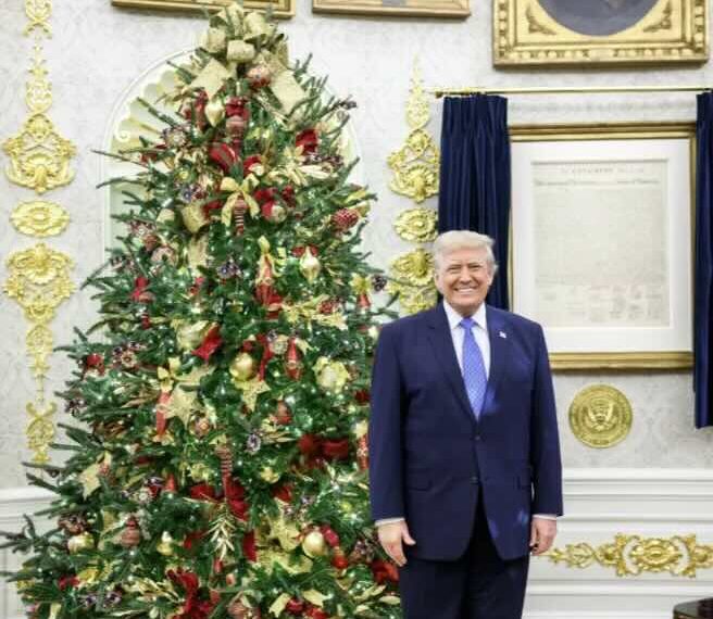 Trump Christmas Photo